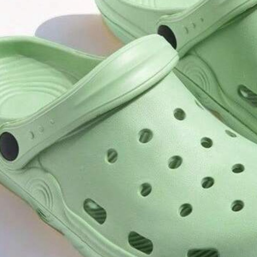 WOMENS CUT OUT VENTED CLOGS - Picture 3 of 3